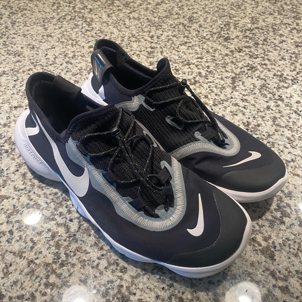 Men’s Nike Free Type 5.0. Customized. Black / White. Size: 10.5